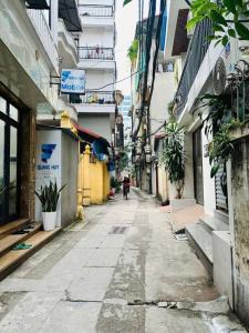   Chính chủ bán nhà riêng phố Giáp Bát, Mặt ngõ Thông. 45m × 6 Tầng. SĐCC Ô tô vào nhà Chỉ 12 tỷ 3